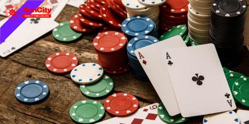 Một ván Poker hoàn chỉnh sẽ diễn ra với 5 vòng 